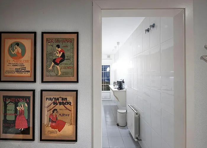 Tibula Sur Parking דירה