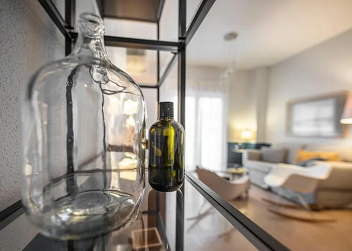 Tibula Sur Parking דירה